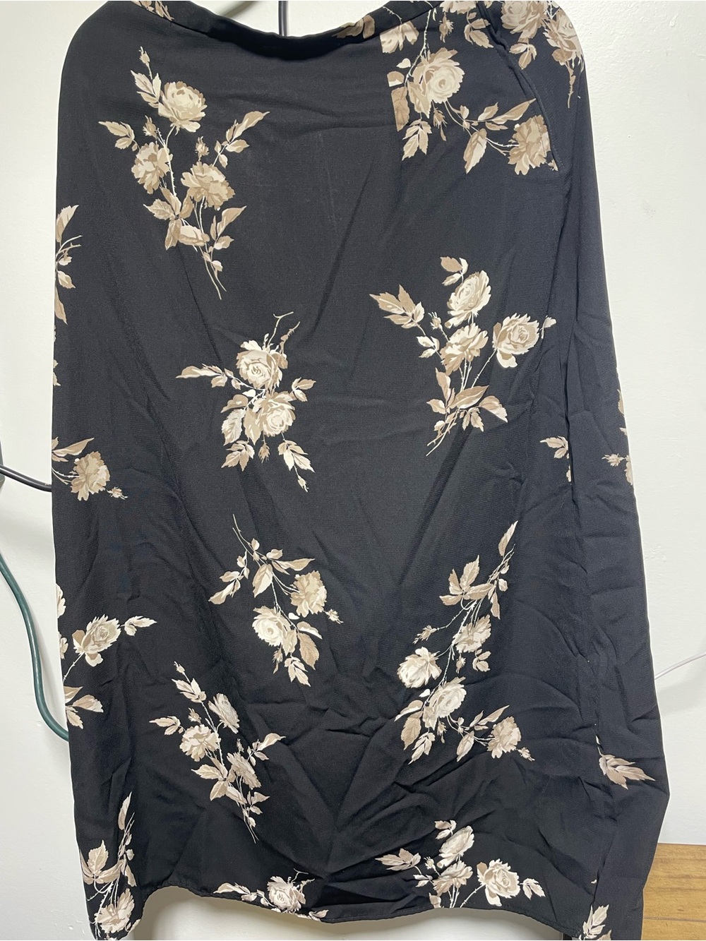 Kathie Lee Collection Black Maxi Skirt with Beige Rose Print